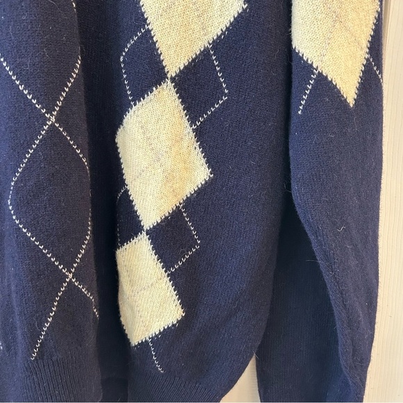 Pringle Navy and Cream Argyle Wool V-Neck Golf Sweater Men's Medium - Picture 7 of 8